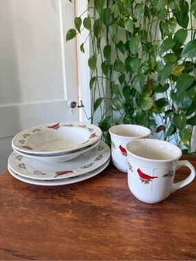GIBSON Cardinal Red Accent Stoneware Dinnerware Set - 4 Pc (Plates & Mugs)